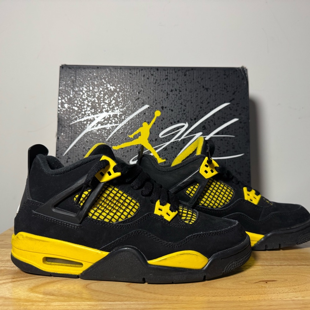 Jordan 4 Thunder